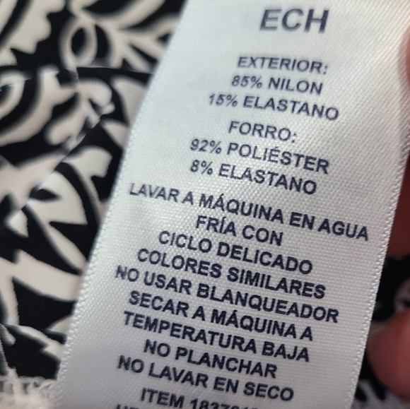 NWT Lands' End Black and White One Piece Swimsuit in Size XS - Picture 9 of 9